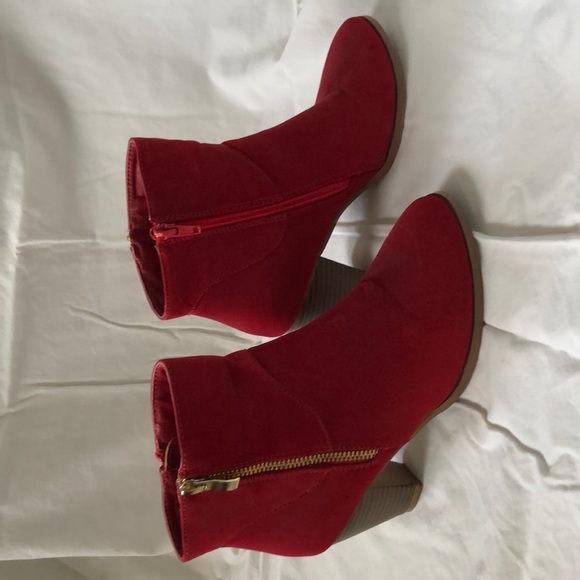 Red Boot - Picture 2 of 2